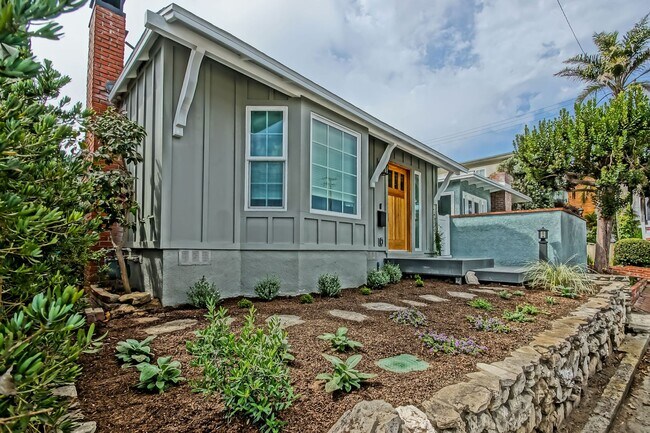 Building Photo - Completely Remodeled, Bright & Airy 3BR2BA...
