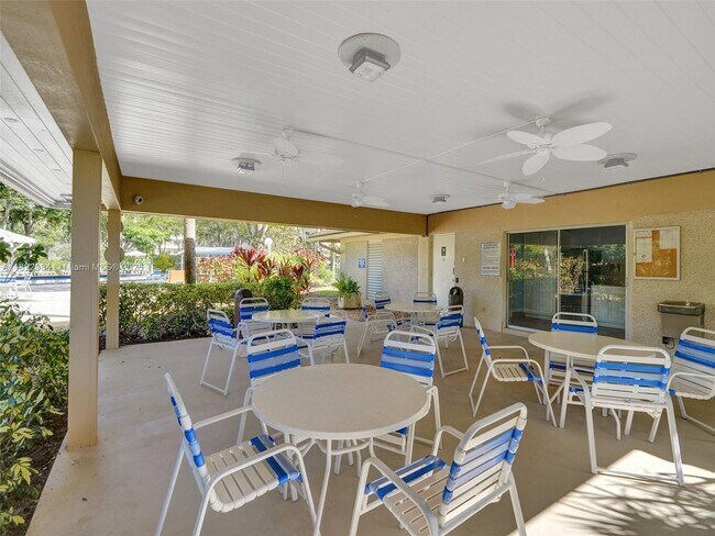 Building Photo - 3700 Oaks Clubhouse Dr