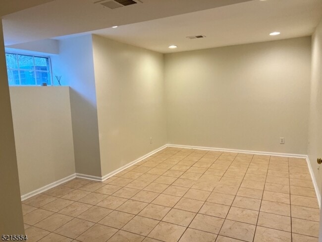 Building Photo - 8 Worthington Terrace