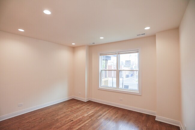 Building Photo - 2342 N Lawndale Ave