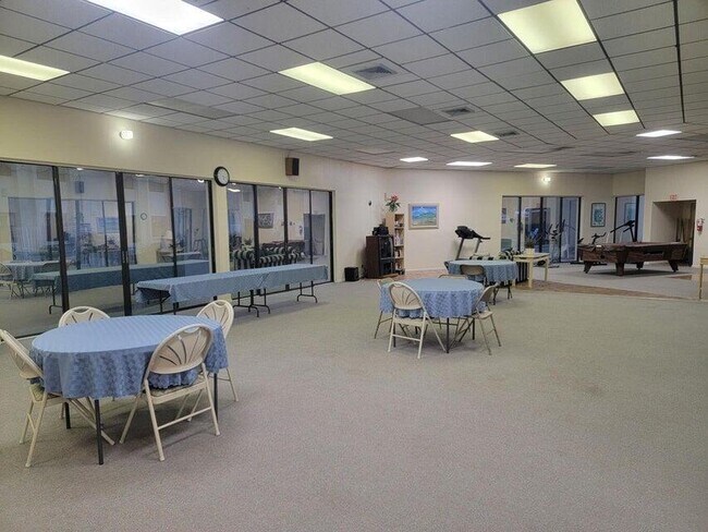 Building Photo - 2050 Oleander Blvd