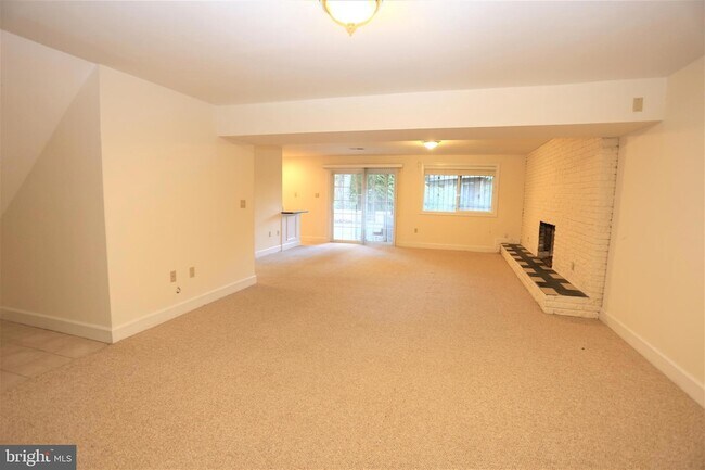 Building Photo - 9705 Fernwood Rd