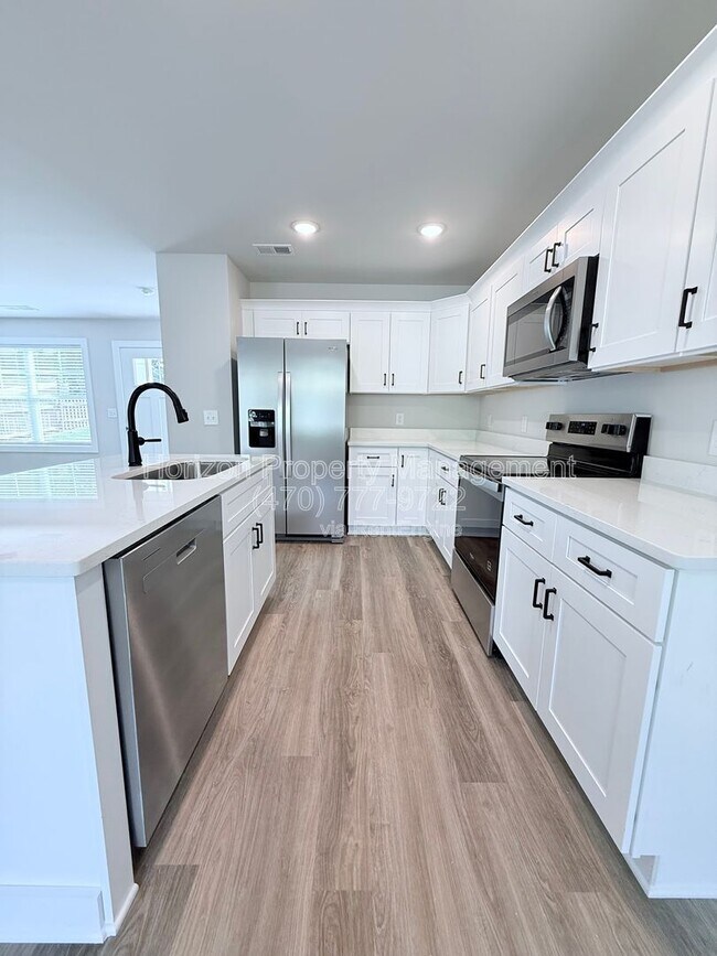 Building Photo - 2550 Valient Dr
