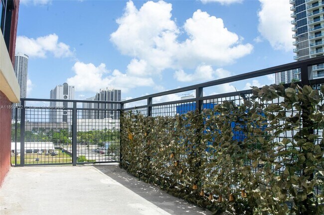 Building Photo - 1749 NE Miami Ct