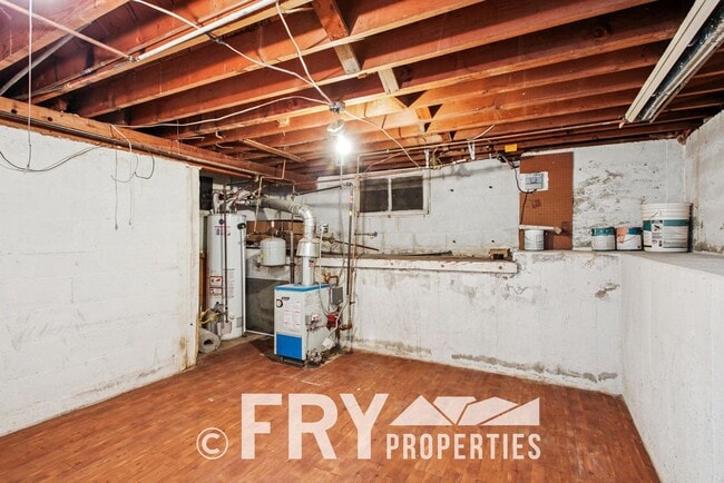 Building Photo - Spacious Sunnyside Home with Huge Yard