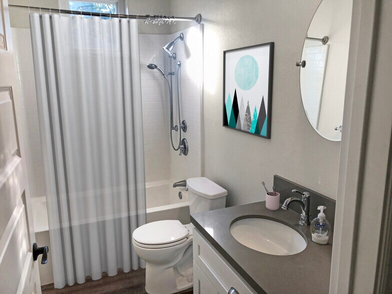 Deluxe Dual Head showers - 1524 F St