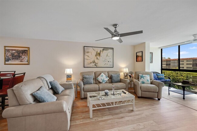 Building Photo - 361 S Hollybrook Dr