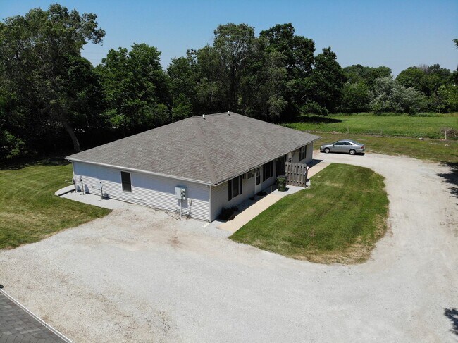 Building Photo - 101-103 South Plum