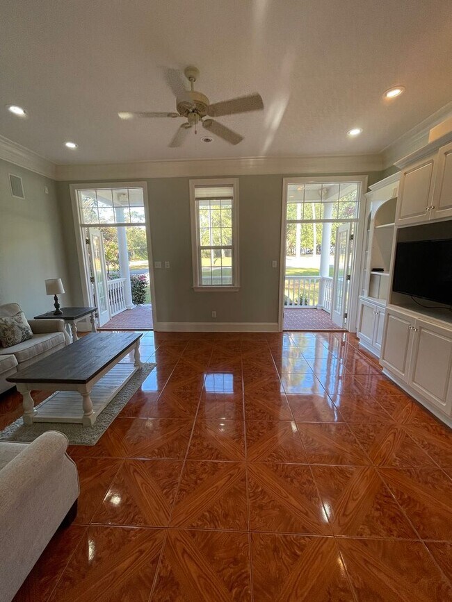 Building Photo - Avialable now!! 2 Bedroom, 2 Bath Cottage ...