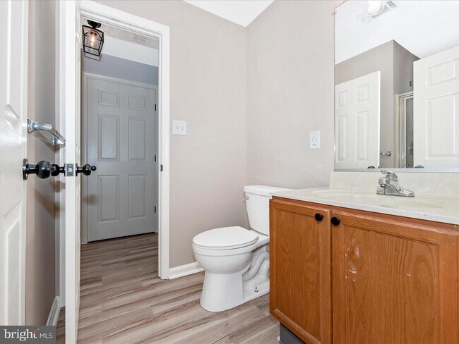 Building Photo - 2501 Coach House Way