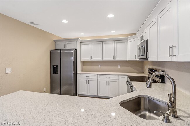 Building Photo - 6310 Royal Woods Dr