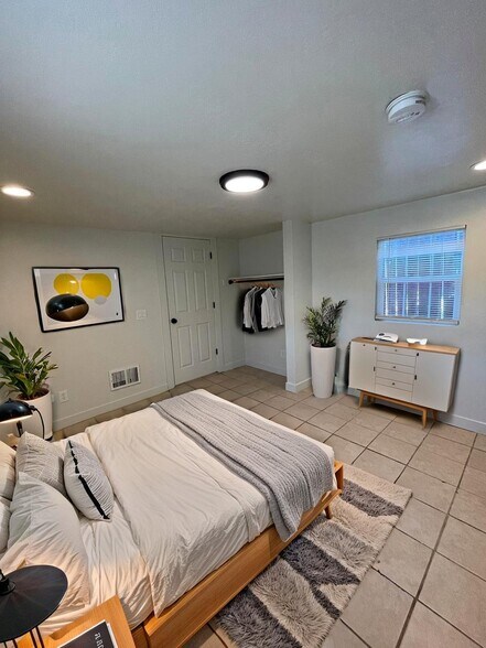 Building Photo - 3169 S 700 E