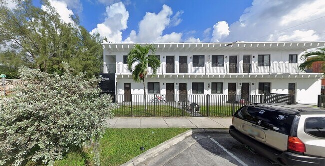 Building Photo - 1405 NW 2nd Ave