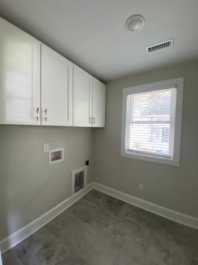 Building Photo - 3811 Barwick St