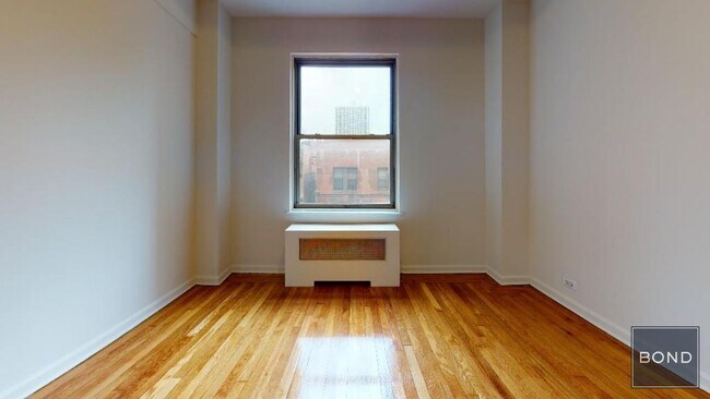 Building Photo - 301 E 38th St