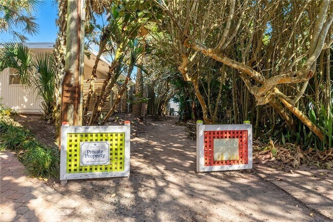 Building Photo - 9556 Doubloon Dr