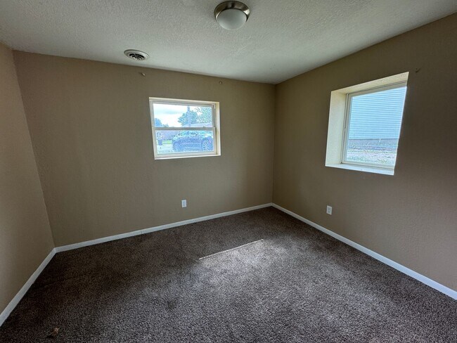 Building Photo - 321 W 19th Ave Ct