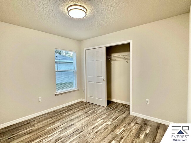 Building Photo - 10 Ryall Ln