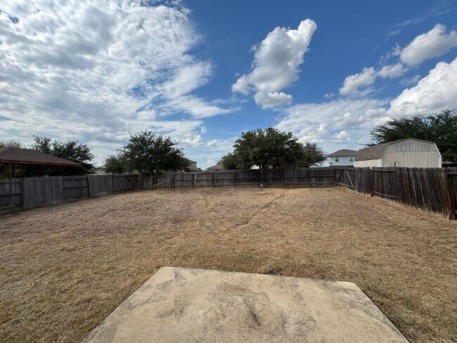 Building Photo - Move-In Special! Spacious 3BR Home with La...