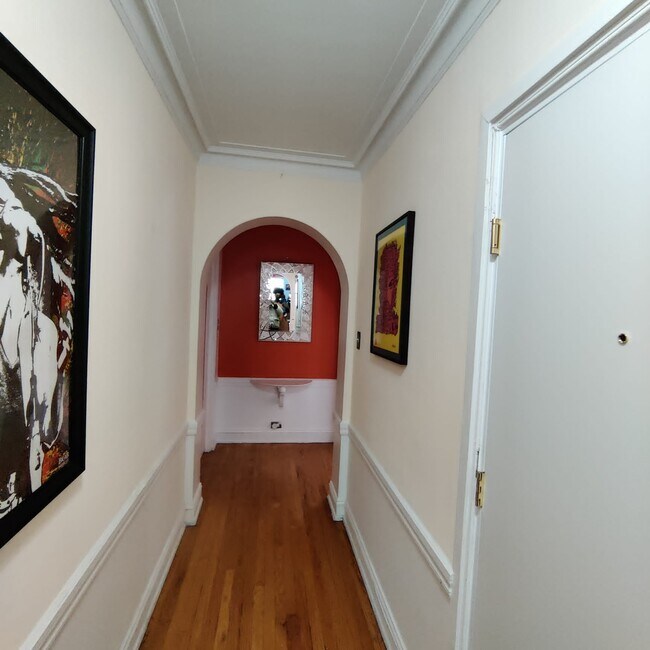 Building Photo - 6901 S Oglesby Ave