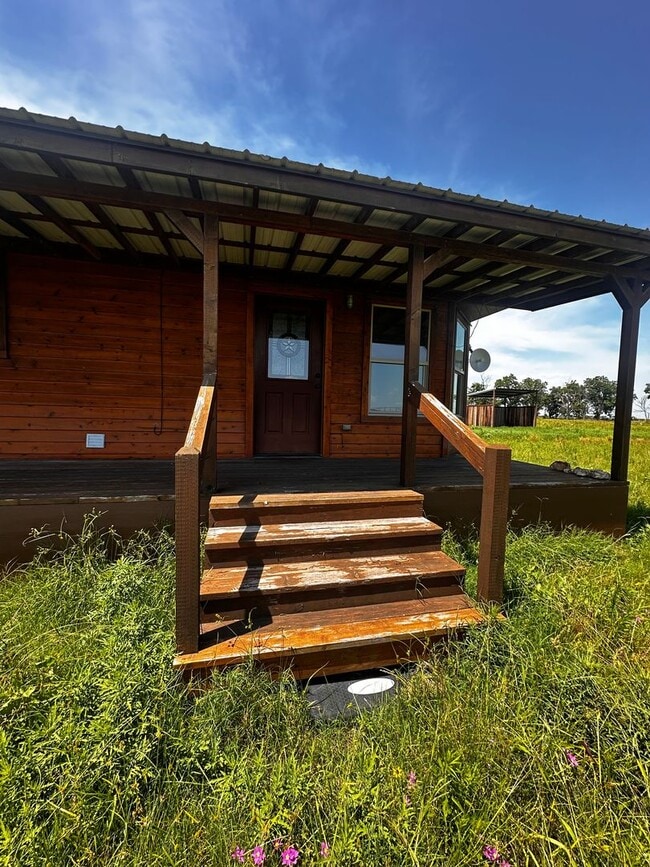 Building Photo - CABIN - Brock ISD - HORSES WELCOME