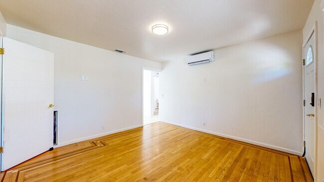 Building Photo - Beautiful 2 Bedroom 2 Bathroom Single Fami...