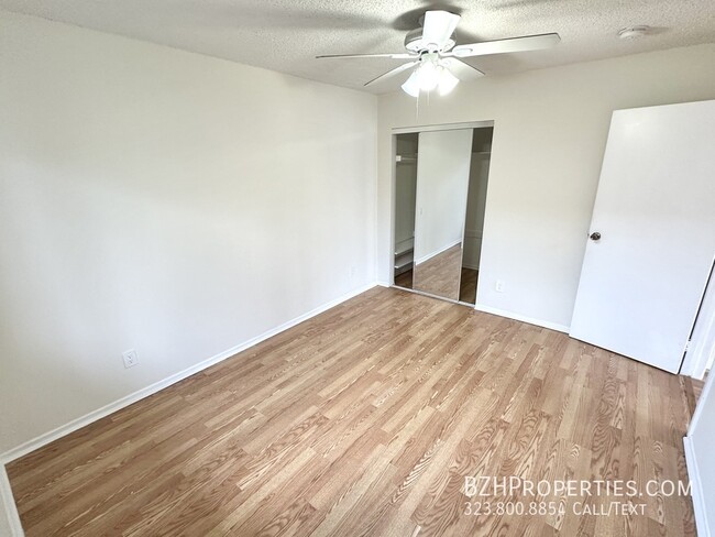 Building Photo - 2Bed 2Bath with Stainless Steel Appliances...