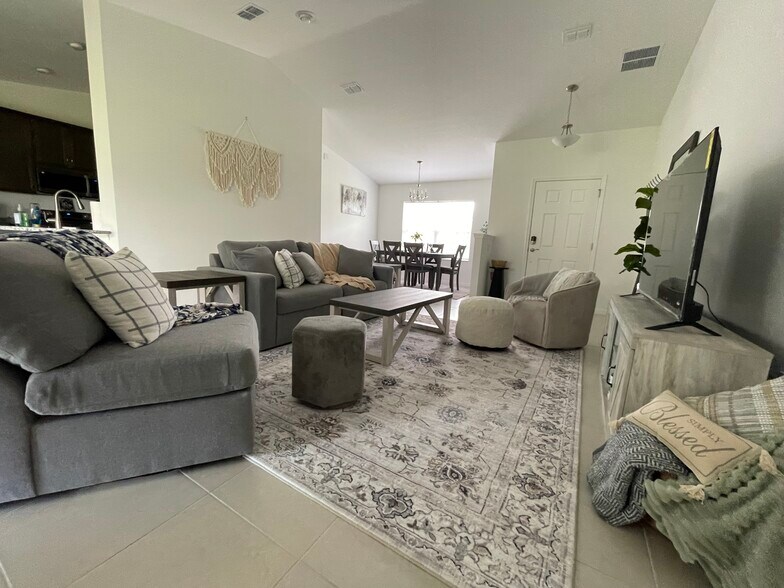 Building Photo - 342 Parkview Dr