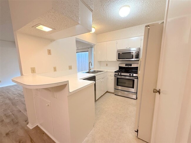 Building Photo - 3607 Summit Bend