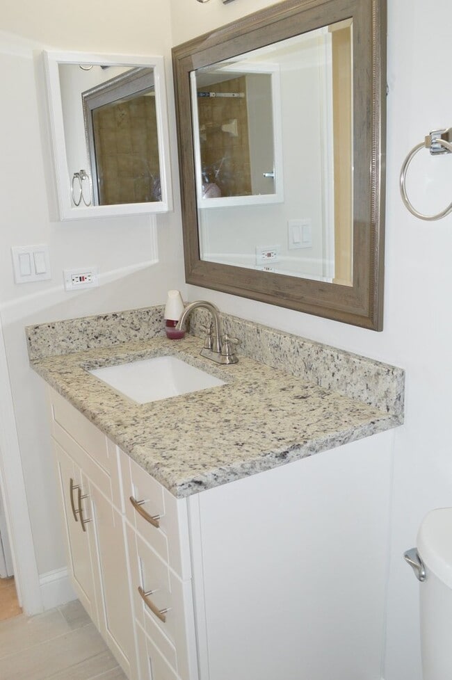 Building Photo - 26560 Southern Pines Dr