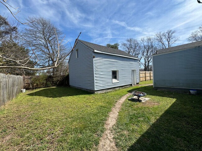 Building Photo - Welcome to this charming Cape Cod style ho...