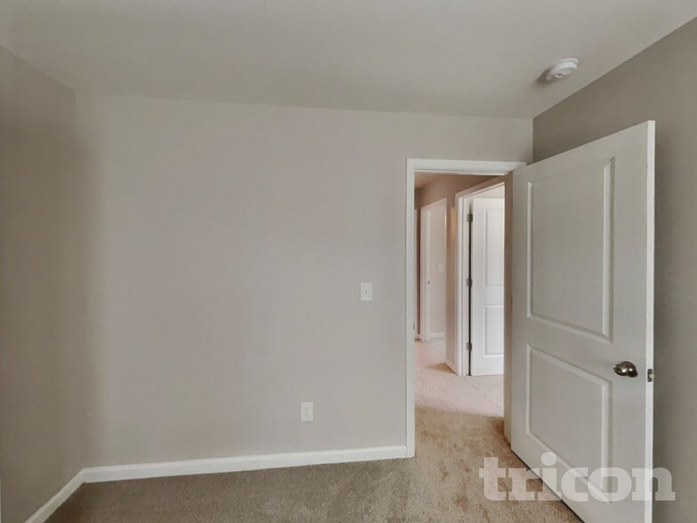 Building Photo - 147 Southwind Ln