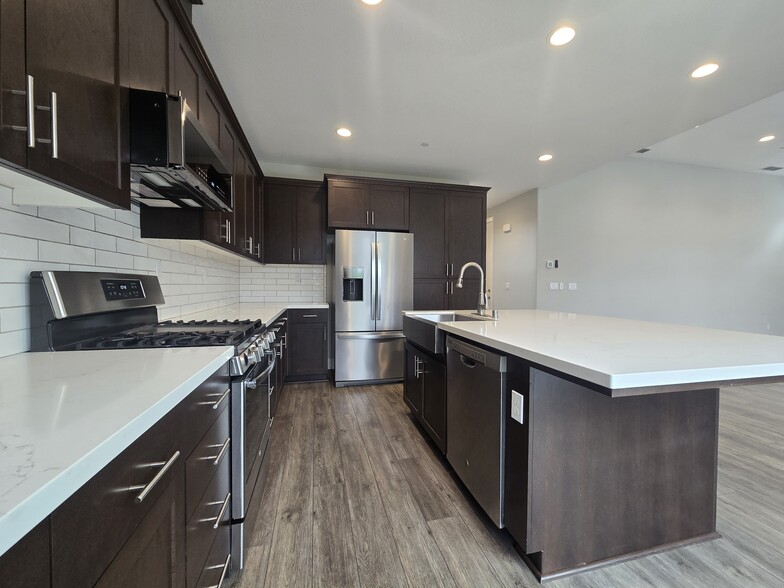 Kitchen - 1429 Brody Bird Ln