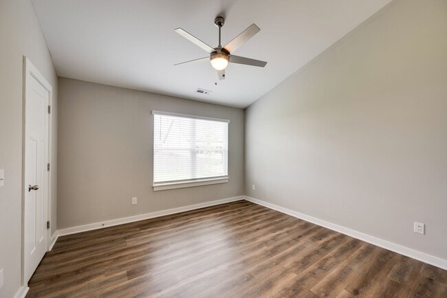 Building Photo - 203 E Frg Ct
