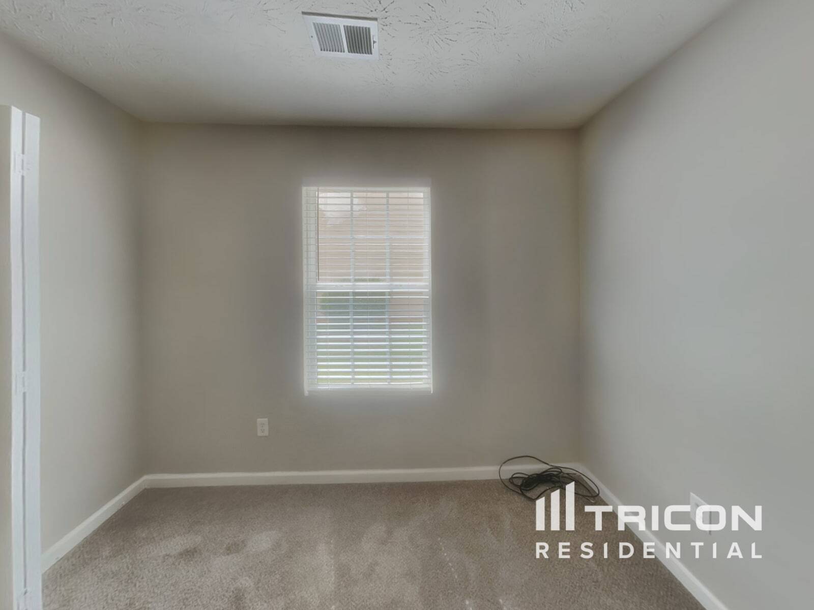 Building Photo - 484 Cathedral Dr