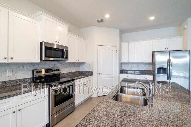 Building Photo - 5928 Silver Palm Blvd