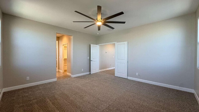 Building Photo - 612 Hazelnut Ln
