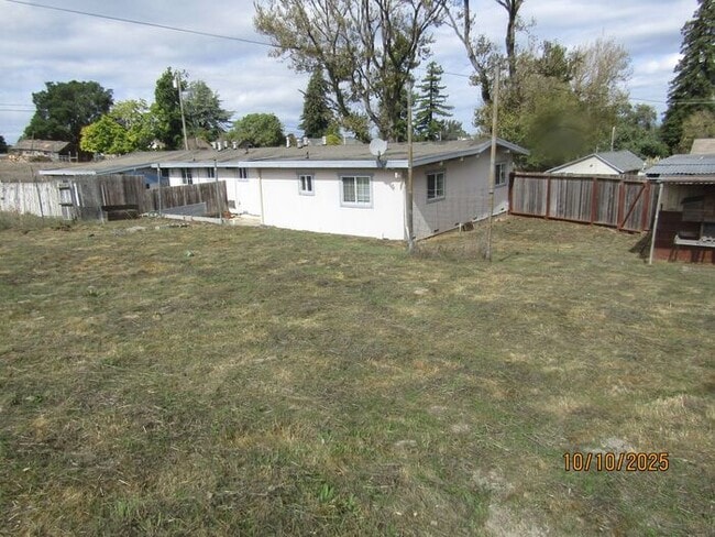Building Photo - Charming 2 Bed 2 Bath Duplex in Rural Seba...
