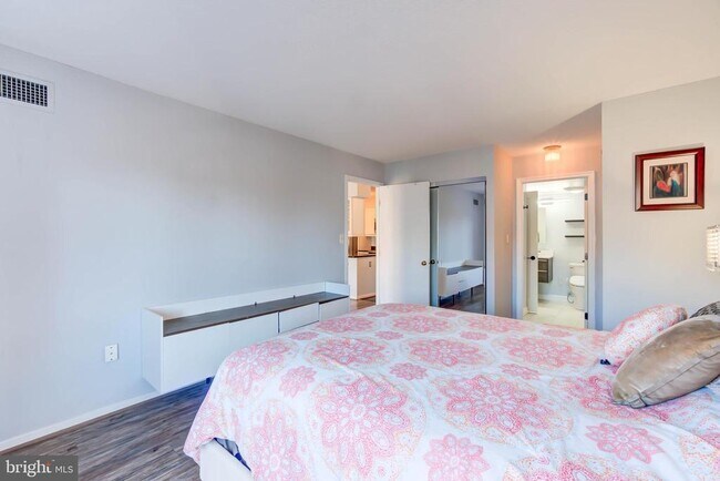 Building Photo - 2111 Wisconsin Ave NW