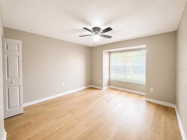 Building Photo - 203 Lake Parsons Green