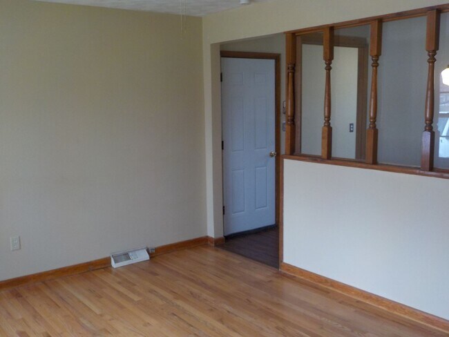 Building Photo - 909 Highland Dr