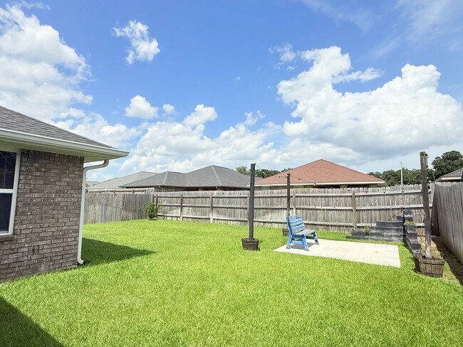 Building Photo - Spacious Home - Ashley Place