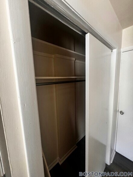 Building Photo - 16 Westgate Dr