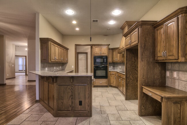 Building Photo - Regency Pointe Addition- Community Pool- 3...