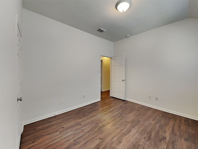 Building Photo - 30 Huntington Bend Dr