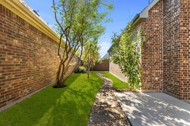 Building Photo - 1810 Sanderlain Ln