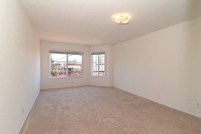 Building Photo - 333 18th Ave