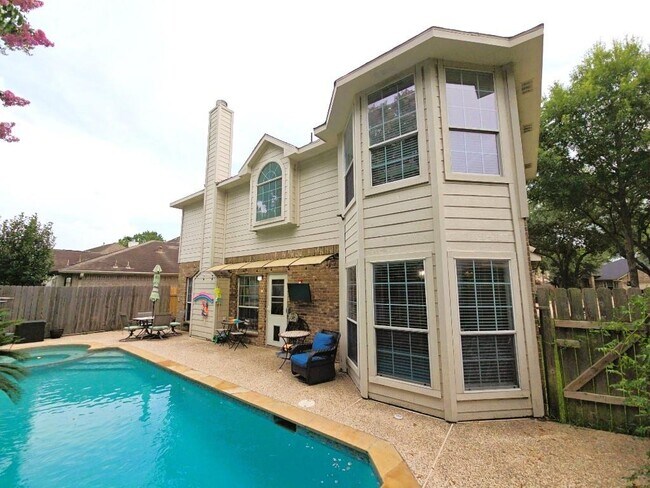 Building Photo - 16514 Bluff Springs Dr