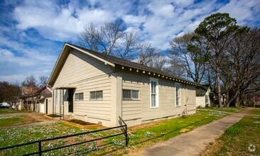 Building Photo - 1400 Willow St