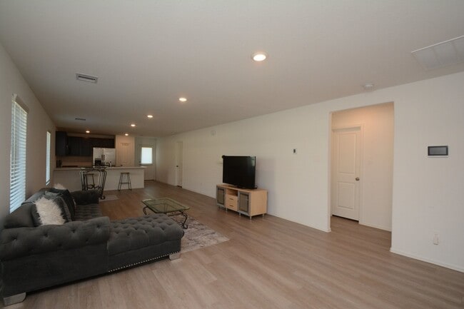 Building Photo - 379 Jewett Meadow Dr